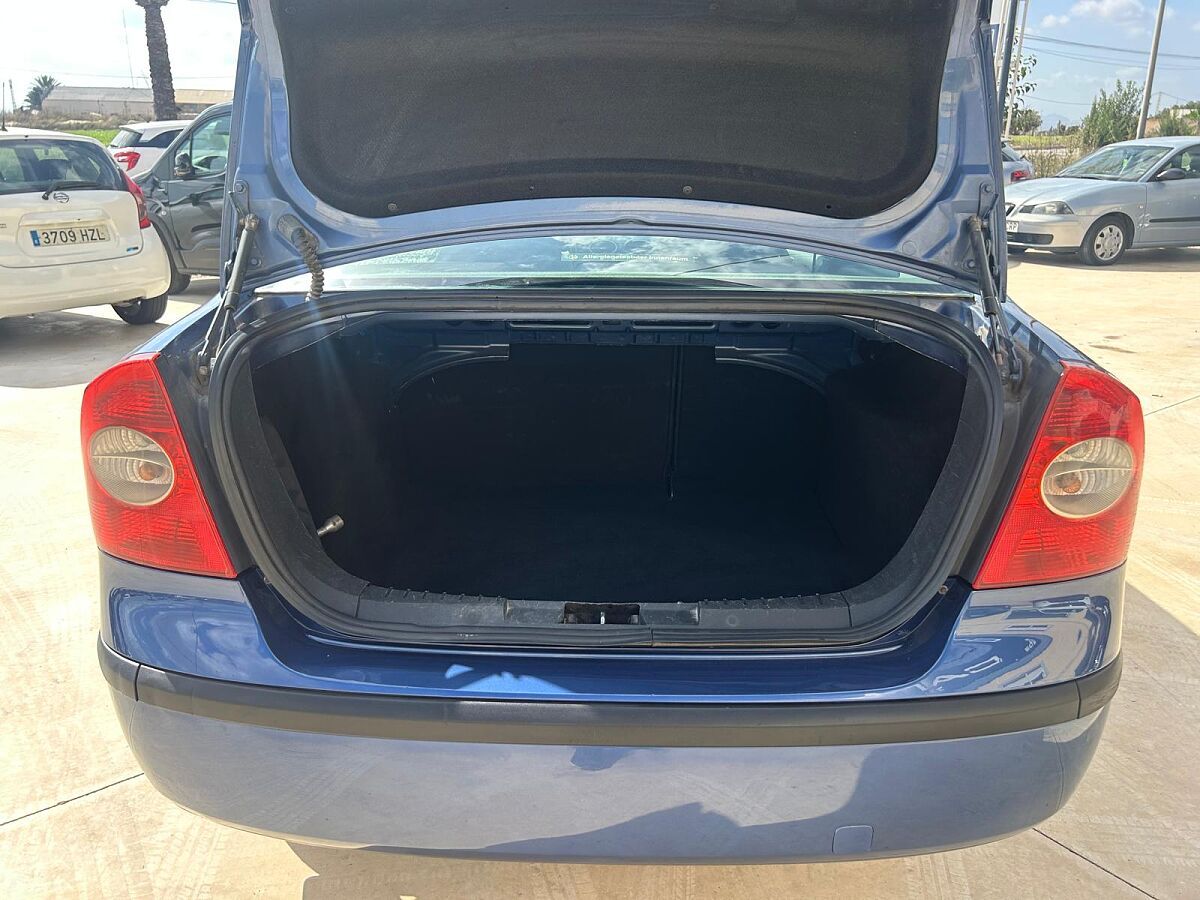 FORD FOCUS GHIA 1.8 TDCI MANUAL SPANISH LHD IN SPAIN 98000 MILES SUPERB 2005